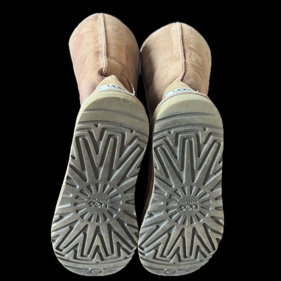 Ugg Boots - 8 - Picture 3 of 3